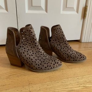 ankle boots